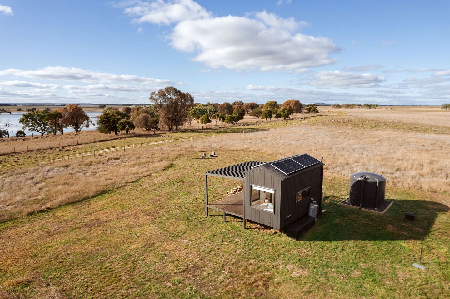 Magical Tiny House with Amazing Stargazing and Deck in Victoria
