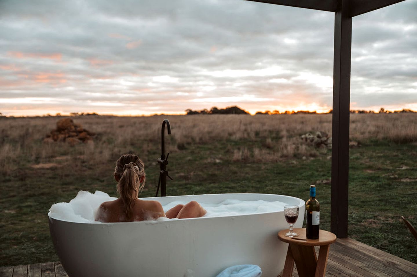 Private Tiny Retreat with Outdoor Bath and Fire Pit in Victoria