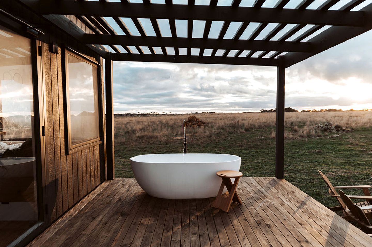 Private Tiny Retreat with Outdoor Bath and Fire Pit in Victoria