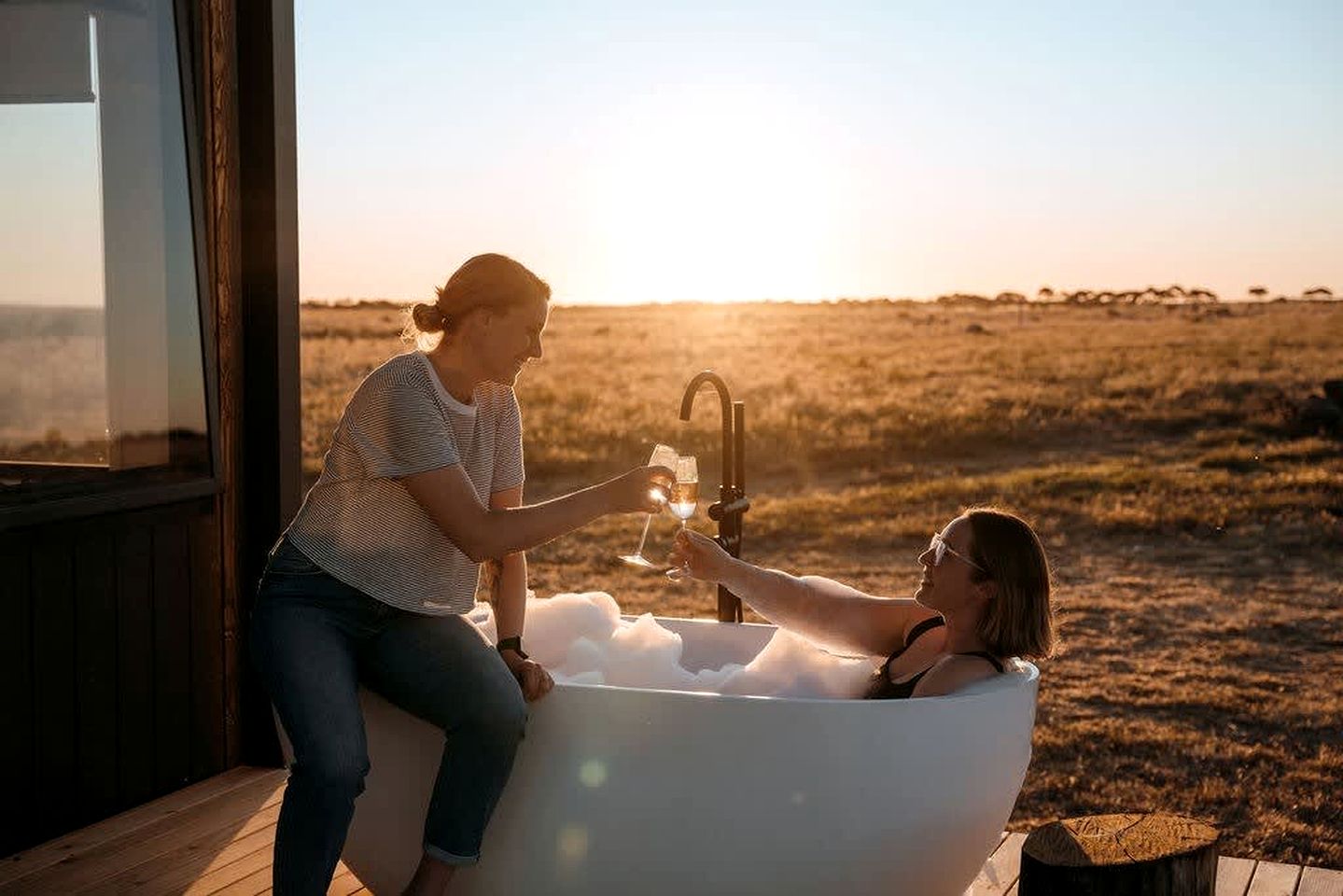 Private Tiny Retreat with Outdoor Bath and Fire Pit in Victoria