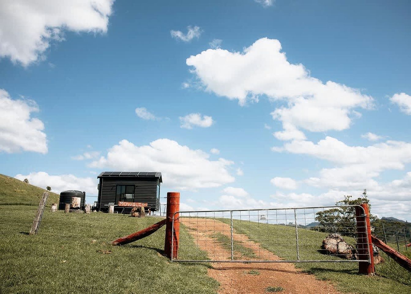 Mountain Tiny House with Spectacular Landscape Views in New South Wales