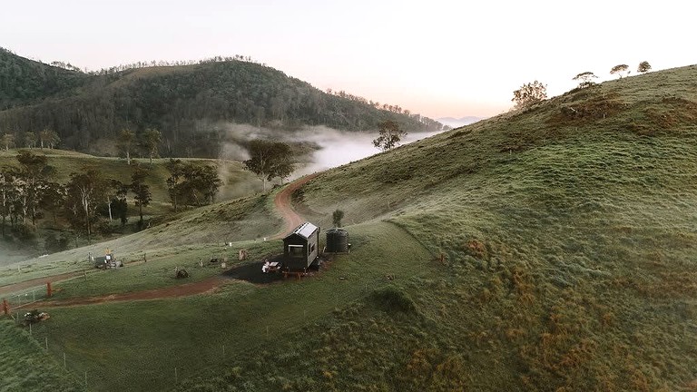 Mountain Tiny House with Spectacular Landscape Views in New South Wales
