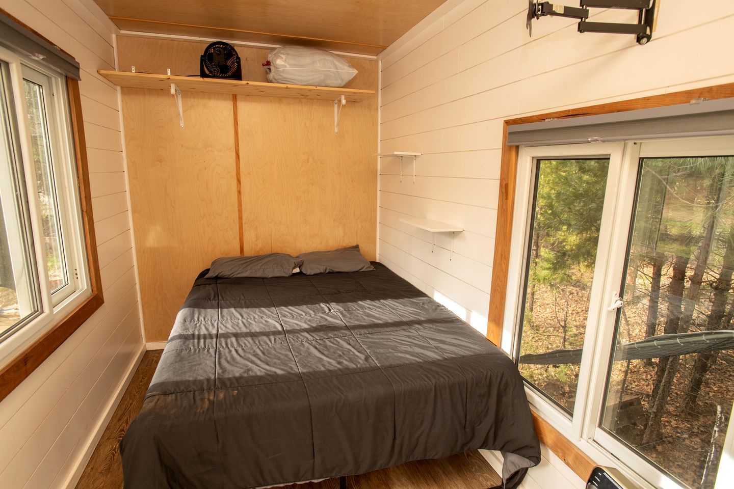 Cozy Modern Tiny Retreat with Stargazing & Yoga Dome Access Near Yosemite Tioga Pass, Groveland, California