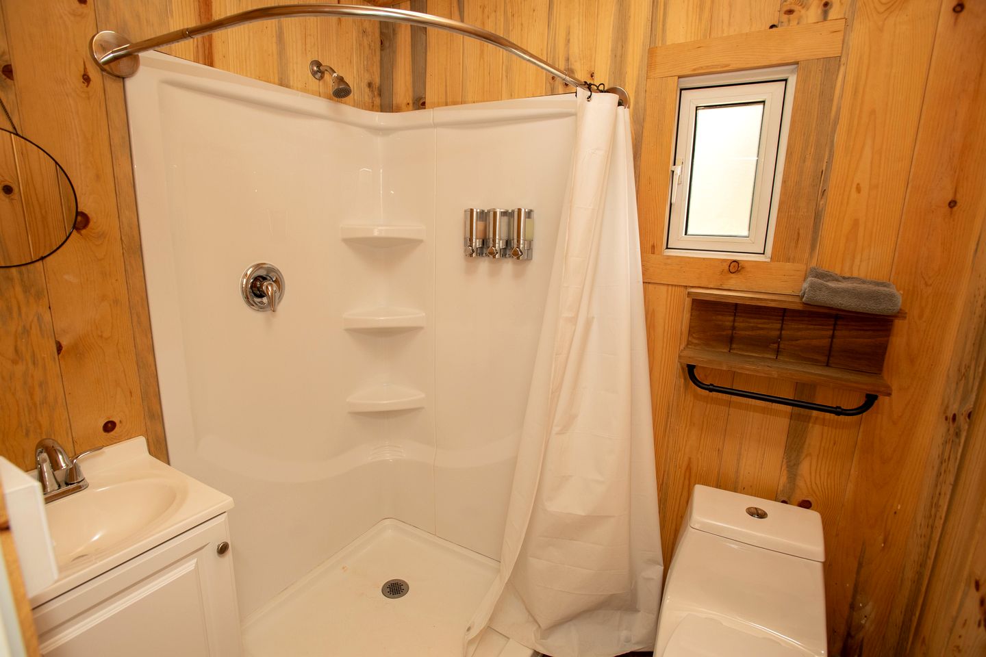 Cozy Modern Tiny Retreat with Stargazing & Yoga Dome Access Near Yosemite Tioga Pass, Groveland, California