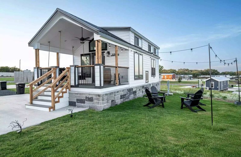 Serene Tiny Home Retreat with Resort Amenities Near Fredericksburg, TX