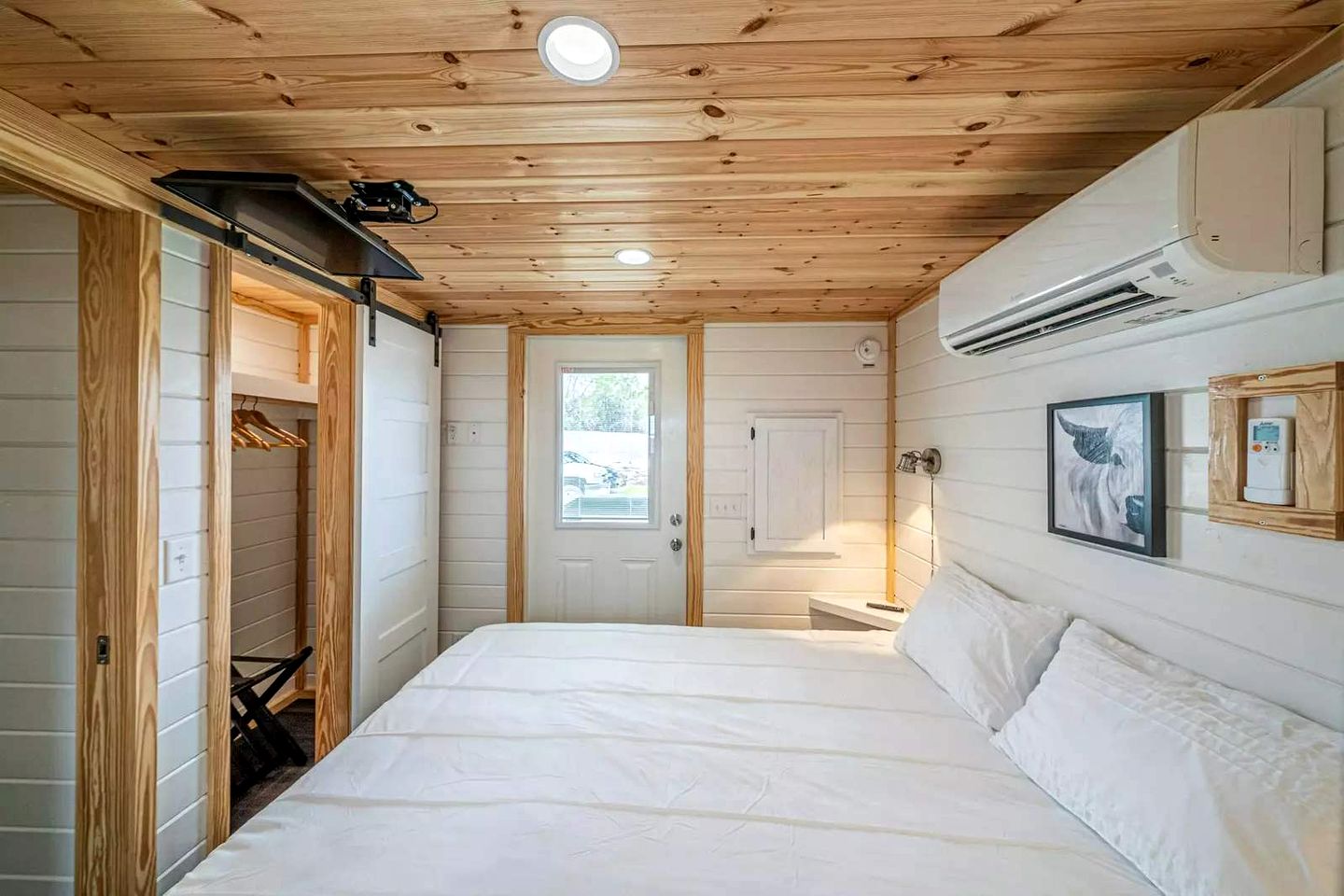 Charming and Modern Tiny Home Escape with Resort Amenities and Pool Near Fredericksburg, TX