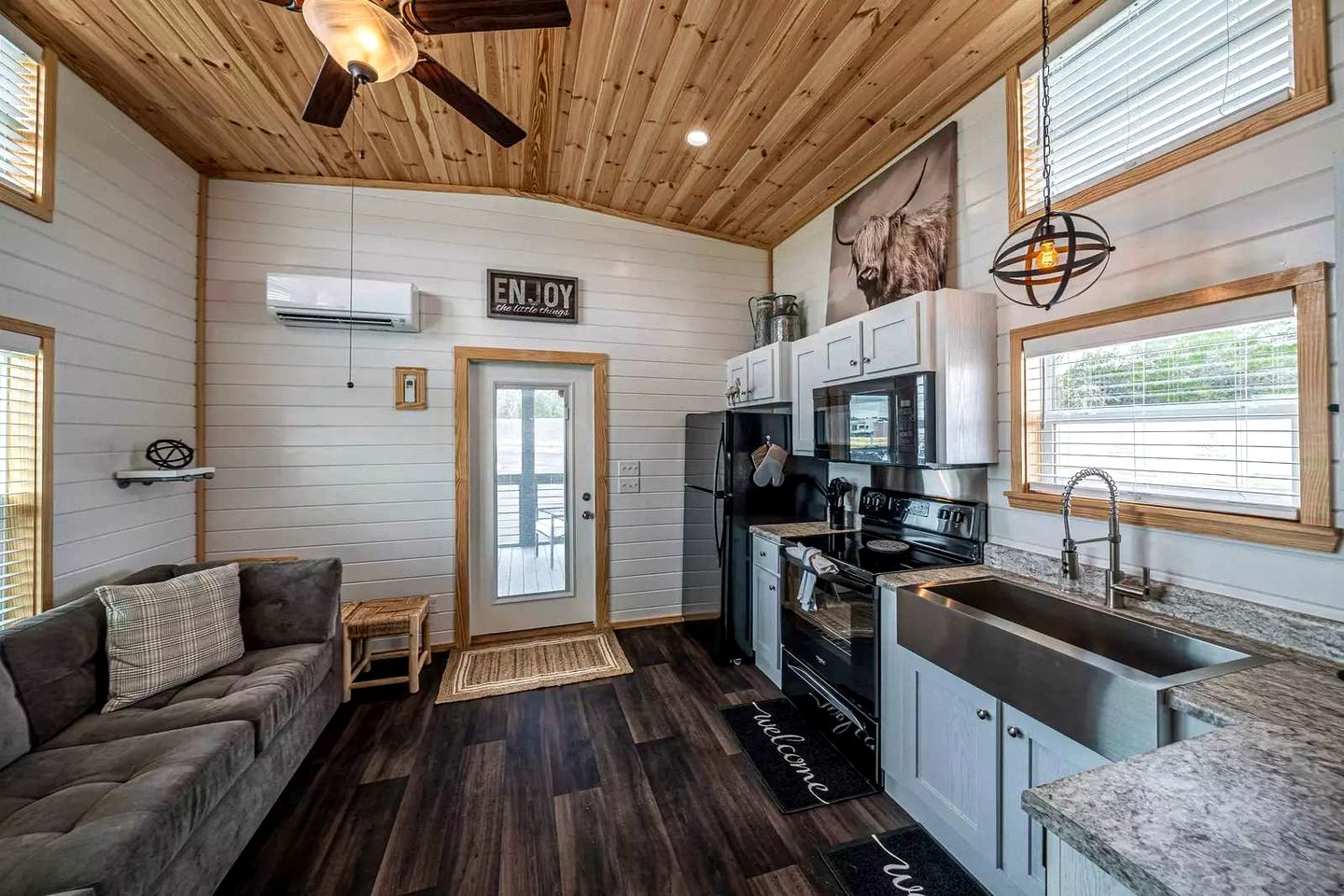 Charming and Modern Tiny Home Escape with Resort Amenities and Pool Near Fredericksburg, TX