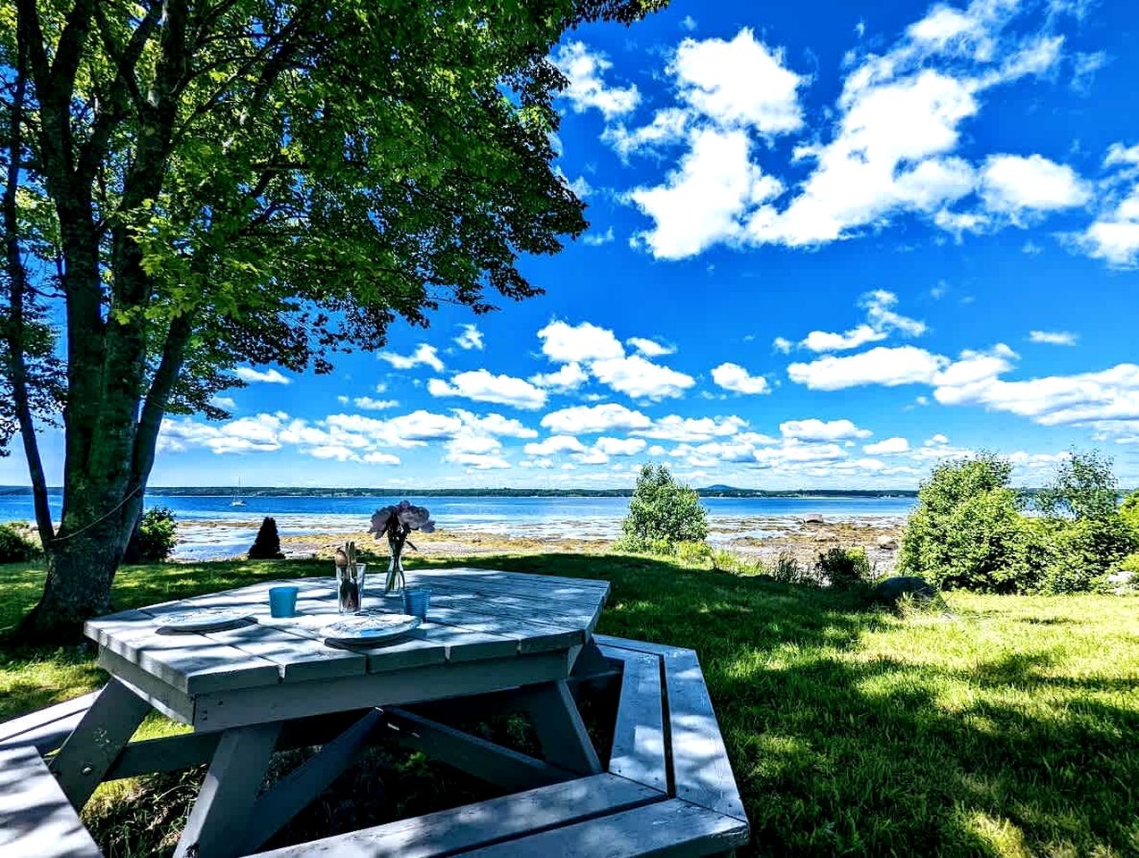 Cute Tiny Beach House with Amazing Bay Views and Private Beach in Trenton, Maine