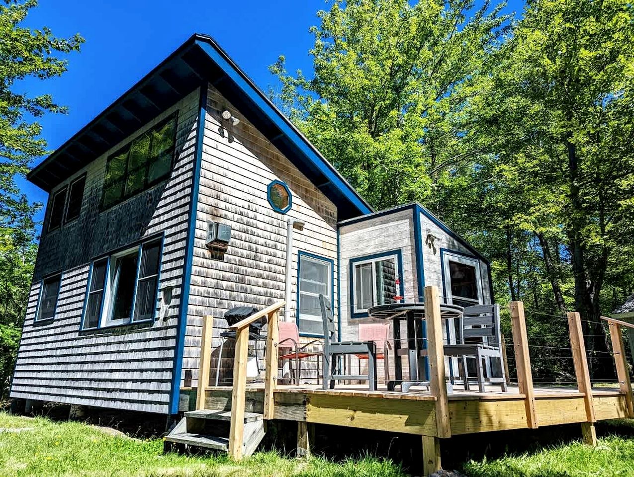 Cute Tiny Beach House with Amazing Bay Views and Private Beach in Trenton, Maine