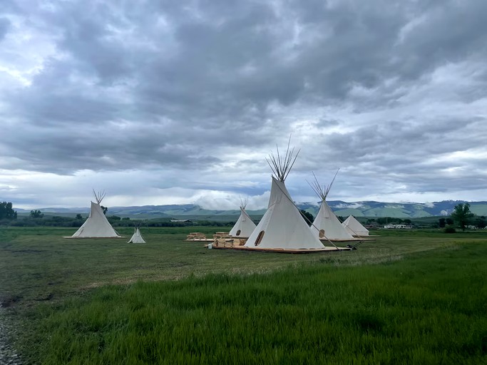 Gather in Style: Perfect Tipi Glamping for Large Groups in Fort Washakie, Wyoming | Tipis (Fort Washakie, Wyoming, United States of America)