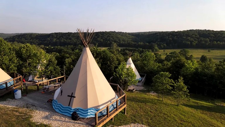 Tipis (United States of America, Macks Creek, Missouri)