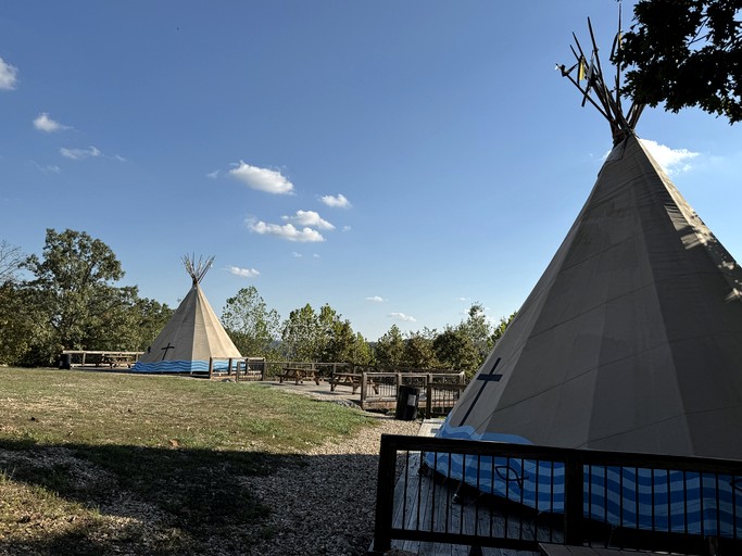 Tipis (United States of America, Macks Creek, Missouri)