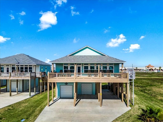 Floating Homes (United States of America, Crystal Beach, Texas)