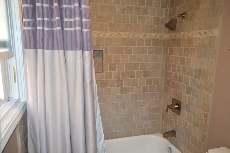 Cabins (Green Valley Lake, California, United States)