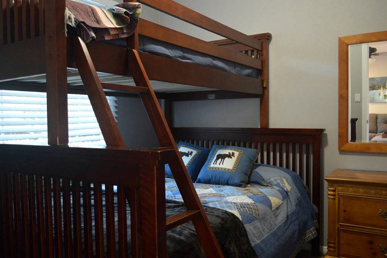 TipTop Property Management, Inc, Cabins 33822, Green Valley Lake