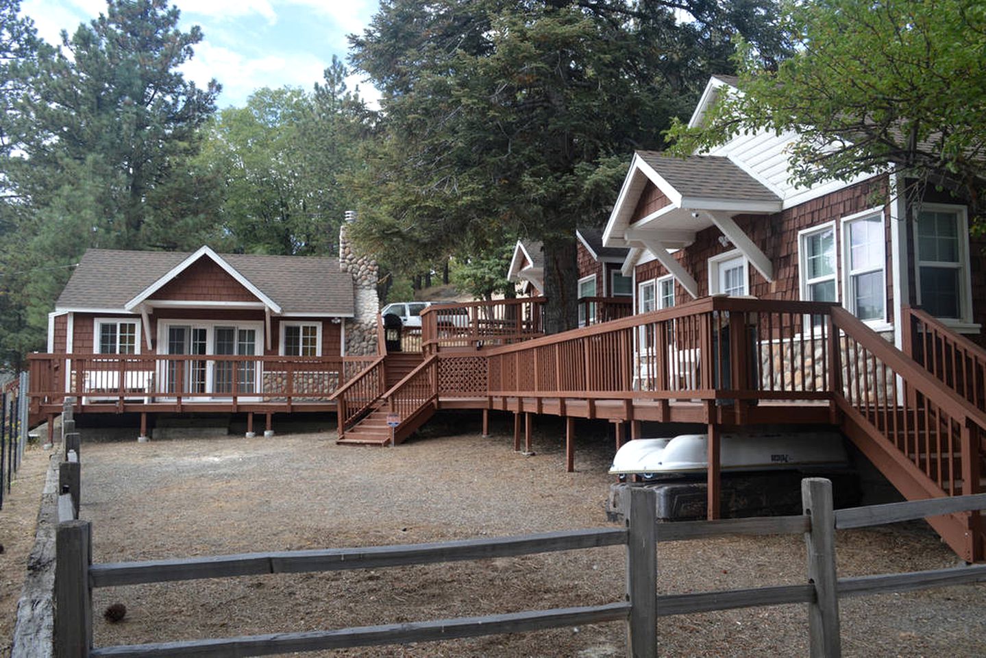 Cabins (Green Valley Lake, California, United States)