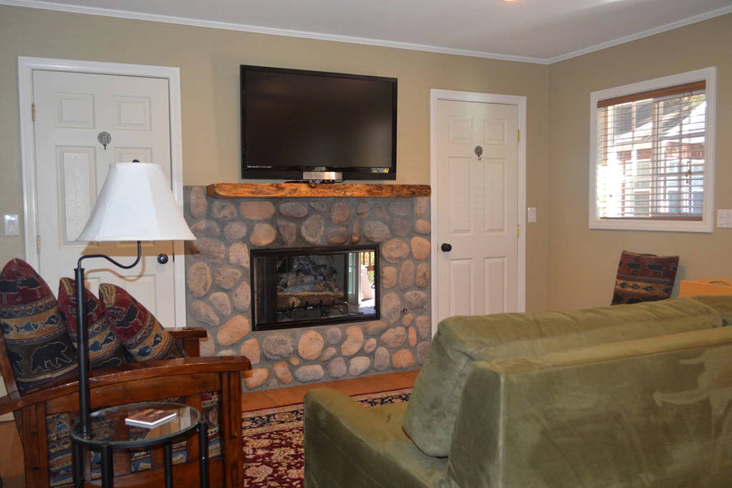 Cozy Cabin for a Romantic Getaway to Green Valley Lake, California