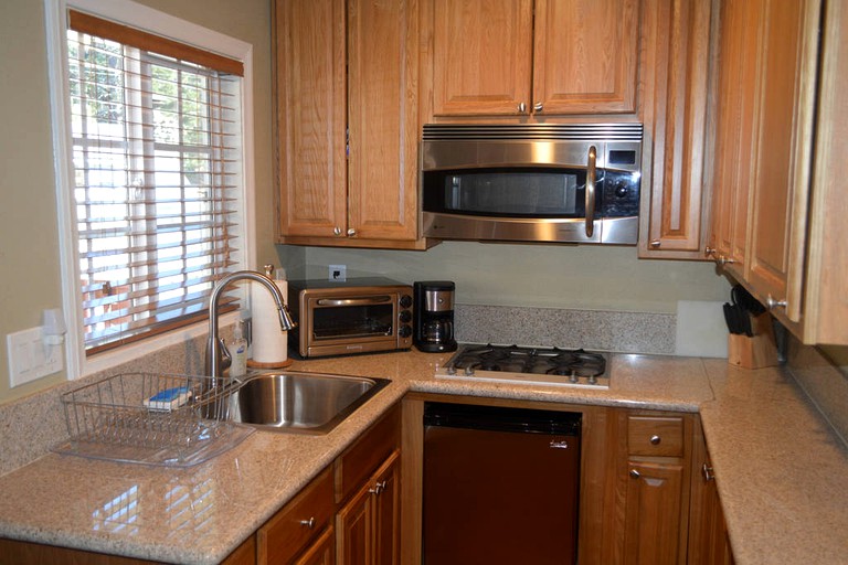 Cabins (Green Valley Lake, California, United States)