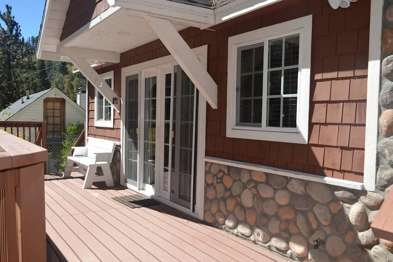 Cabins (Green Valley Lake, California, United States)