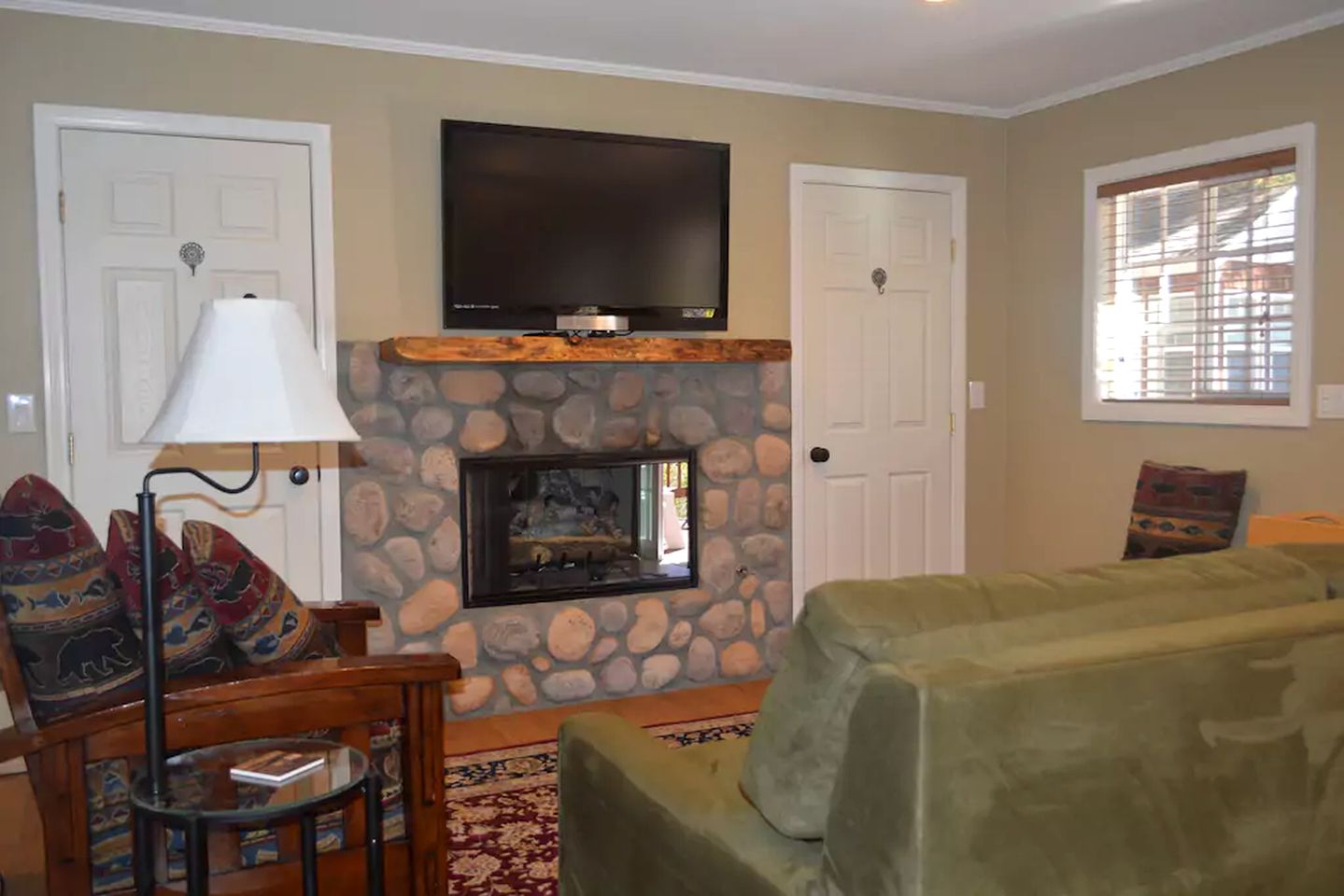 Large Group Getaway Cabins by Green Valley Lake near San Bernardino, California