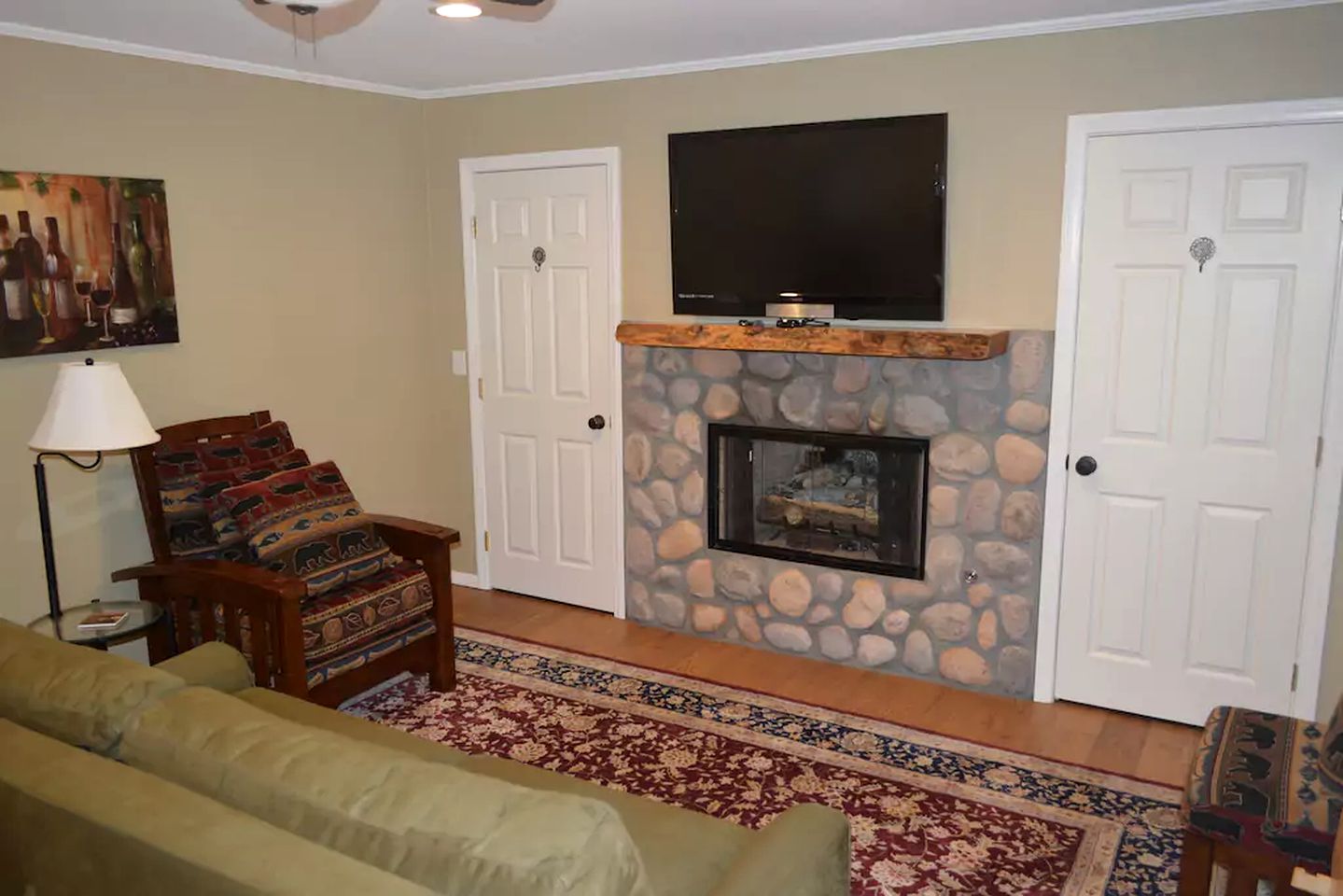 Large Group Getaway Cabins by Green Valley Lake near San Bernardino, California