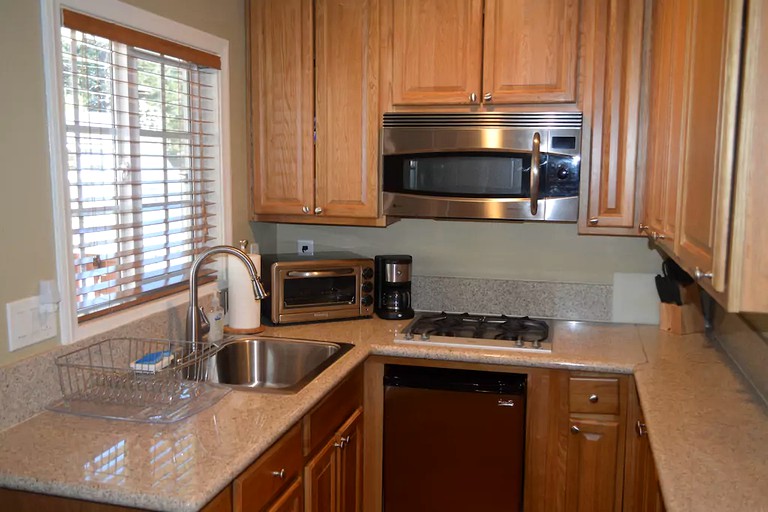 Cabins (Green Valley Lake, California, United States)