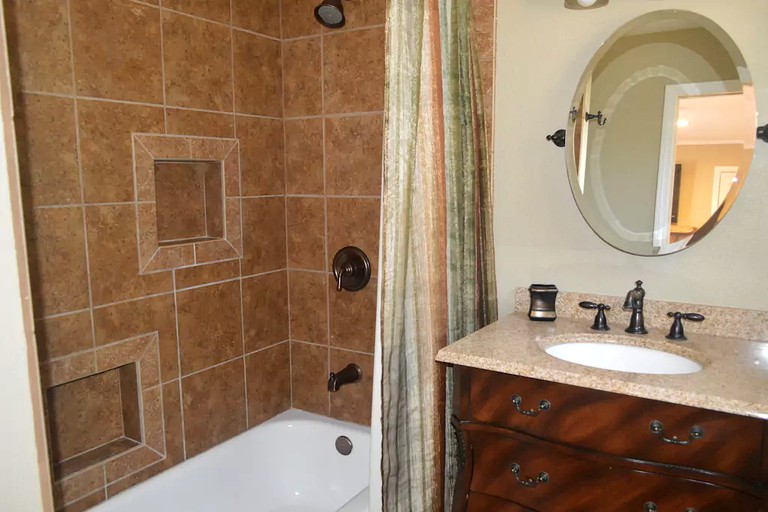 Cabins (Green Valley Lake, California, United States)