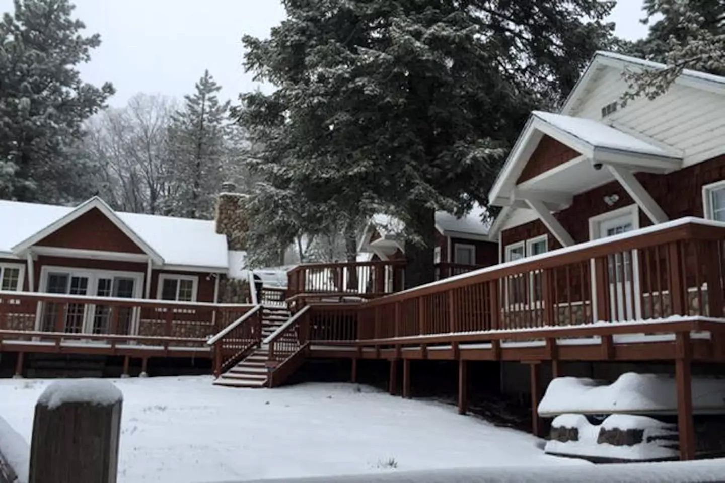 Cabins (Green Valley Lake, California, United States)