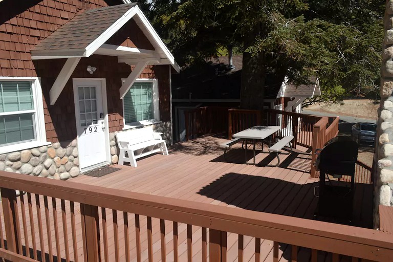 Cabins (Green Valley Lake, California, United States)