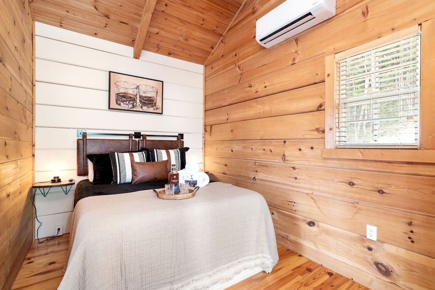 Cozy Cabin Near Great Smoky Mountains National Park, Tennessee