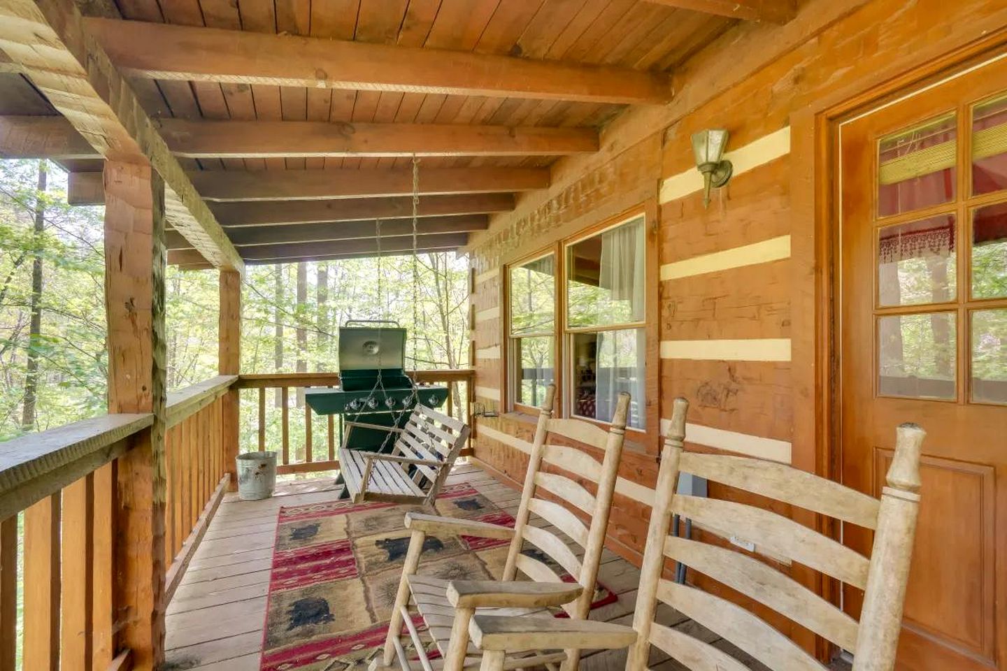 Lovely Getaways to Great Smoky Mountains National Park in this Quaint Cabin Rental for 4
