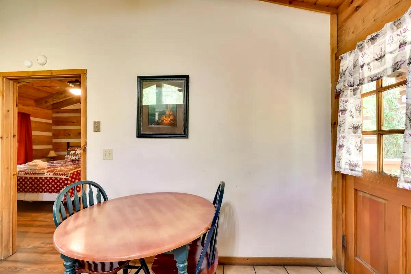 Lovely Getaways to Great Smoky Mountains National Park in this Quaint Cabin Rental for 4