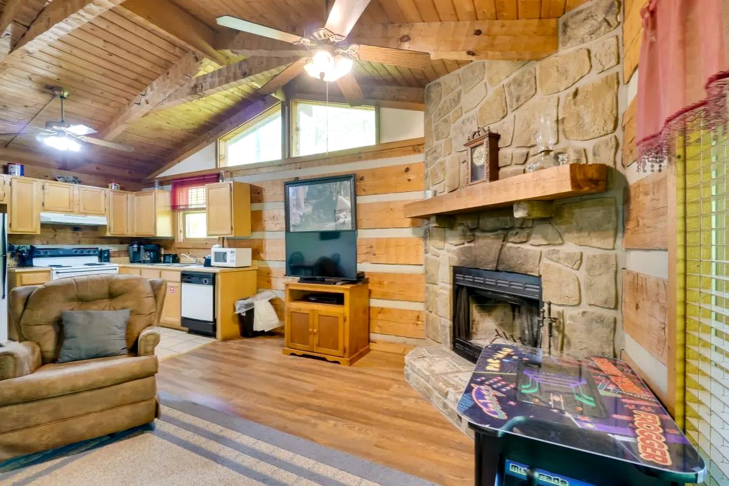 Lovely Getaways to Great Smoky Mountains National Park in this Quaint Cabin Rental for 4