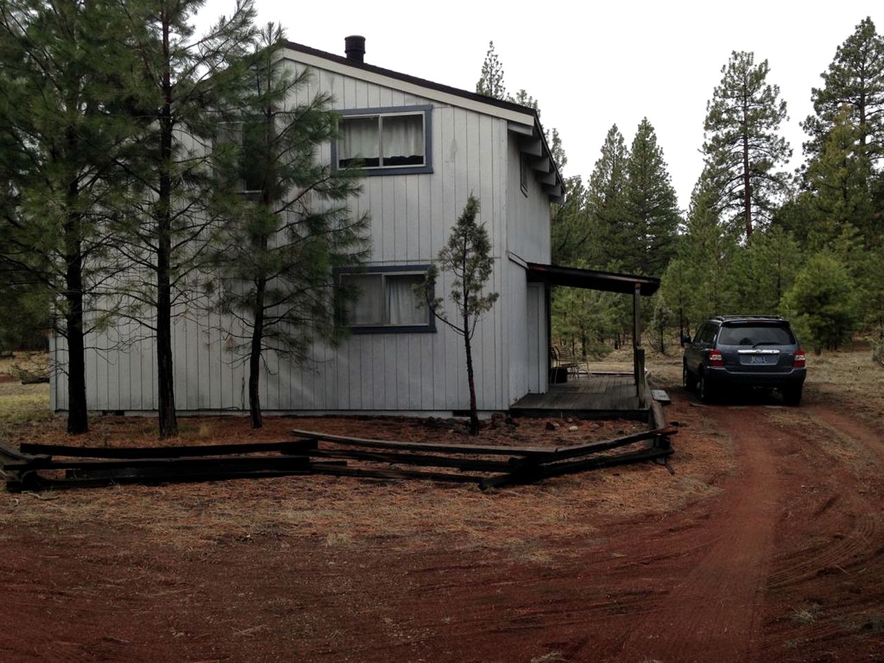 Rustic Cabin Rental near Hoodoo Ski Area and the Deschutes River in Sisters, Oregon