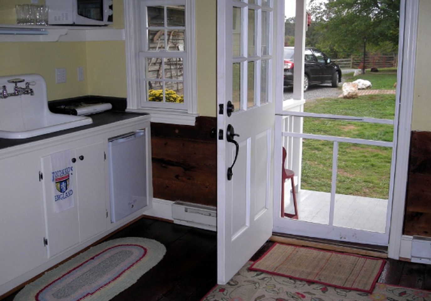 One-Bedroom, One-Bathroom Cottage Rental on a 250-Acre Cattle Farm near Appalachian Trail