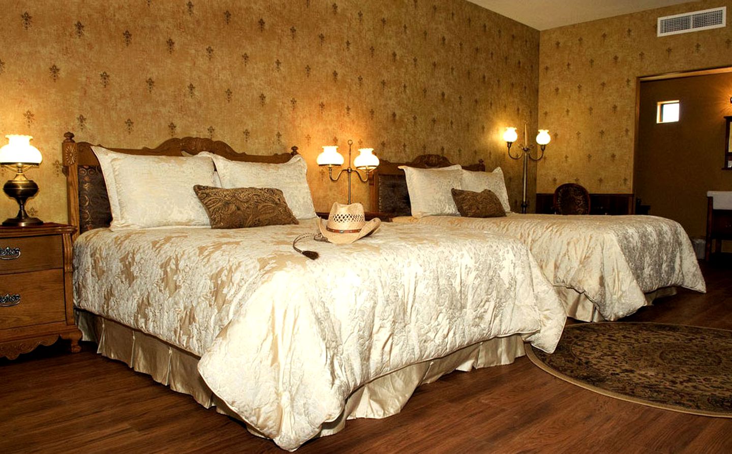 Tombstone Monument Ranch, Nature Lodges 48413, Tombstone, United States