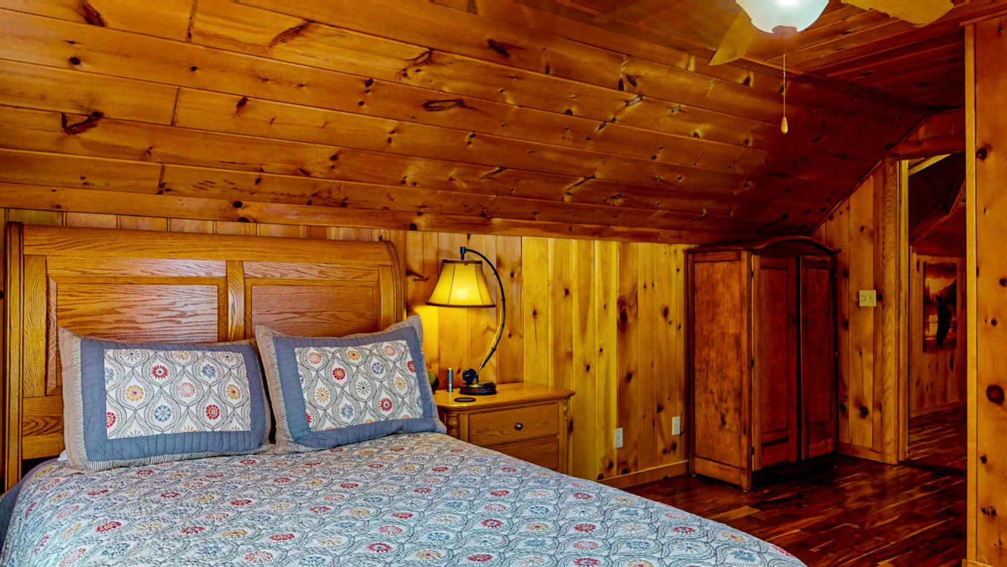 Ultimate Four-Season Escape with Scenic Porch Views in Rockwood, Maine