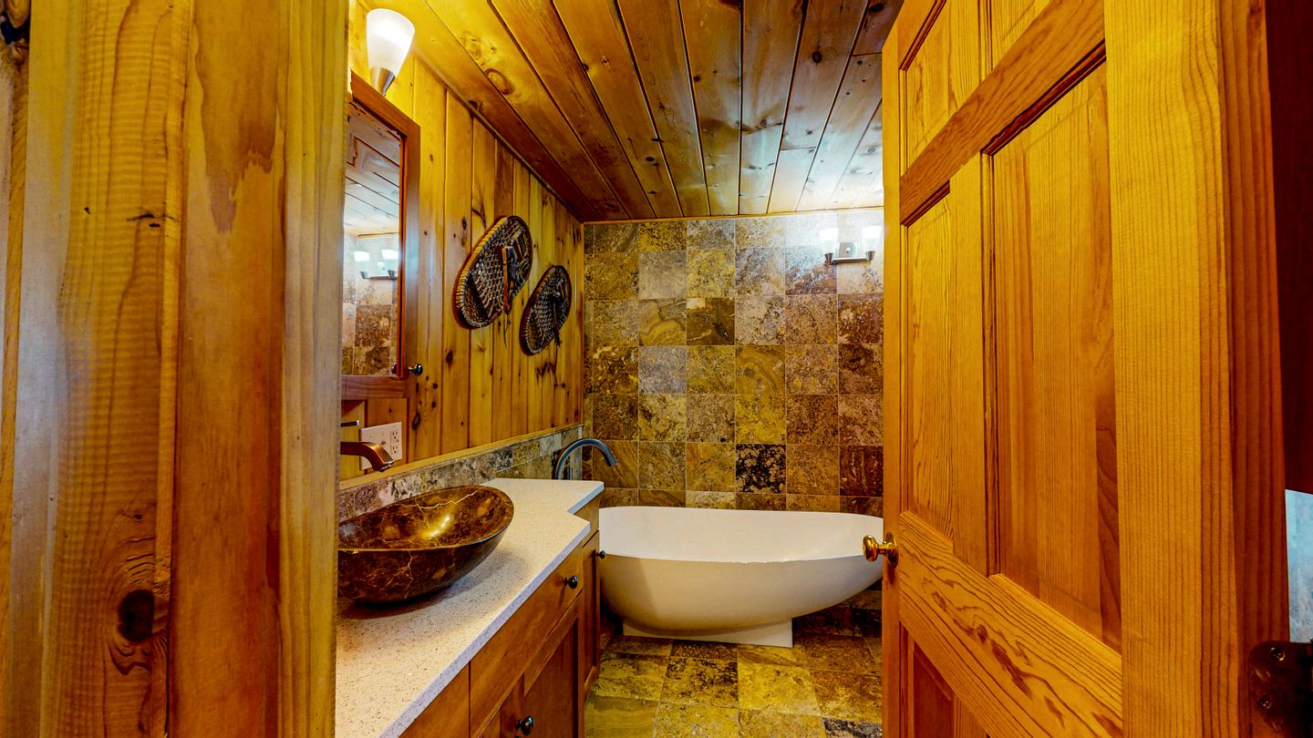 Ultimate Four-Season Escape with Scenic Porch Views in Rockwood, Maine