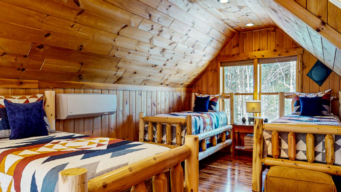 Ultimate Four-Season Escape with Scenic Porch Views in Rockwood, Maine