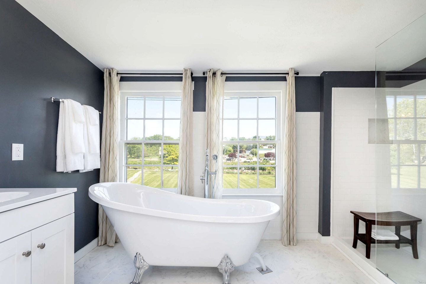 Romantic Mountain Vacation Rentals with Garden Views near Shenandoah National Park Virginia