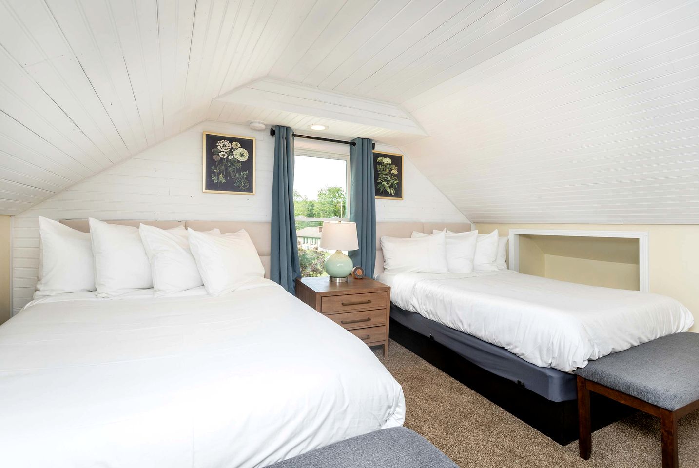 Romantic Mountain Vacation Rentals with Garden Views near Shenandoah National Park Virginia