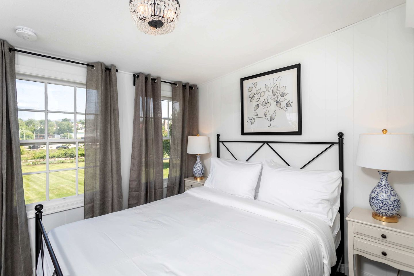 Romantic Mountain Vacation Rentals with Garden Views near Shenandoah National Park Virginia