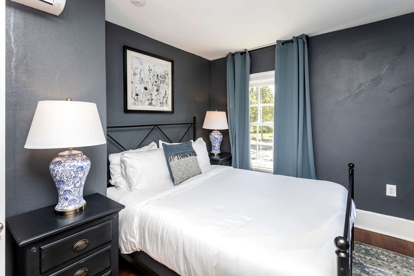 Romantic Mountain Vacation Rentals with Garden Views near Shenandoah National Park Virginia