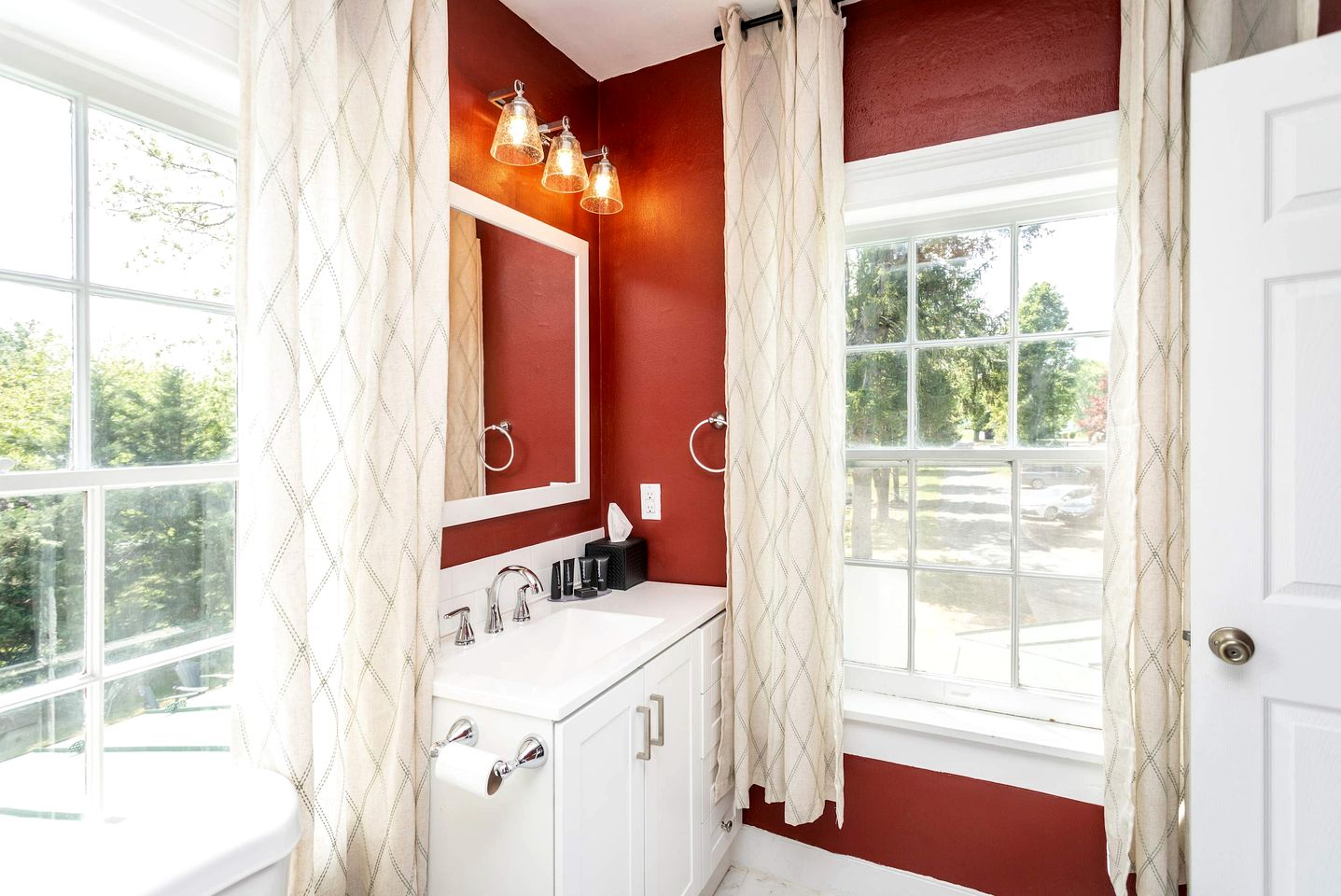 Romantic Mountain Vacation Rentals with Garden Views near Shenandoah National Park Virginia