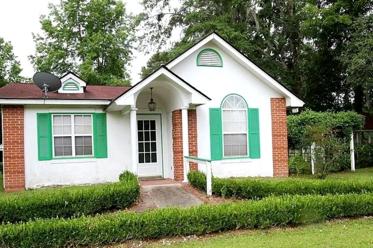 Quaint Cottage with Covered Dock on the Pond and Walking Trails in Georgia