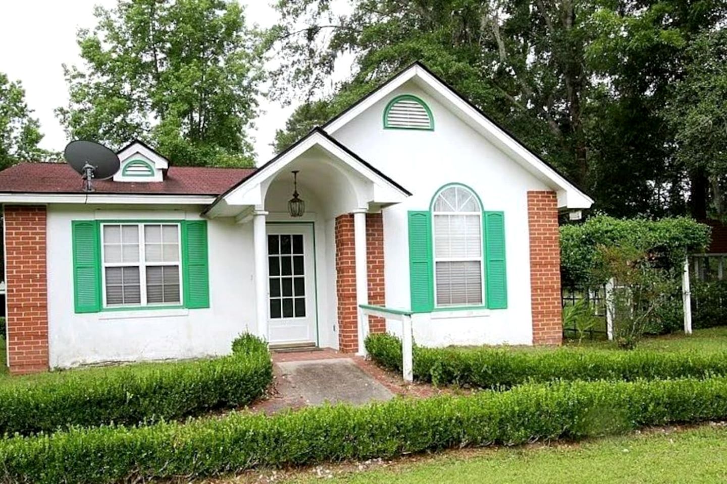 Quaint Cottage with Covered Dock on the Pond and Walking Trails in Georgia