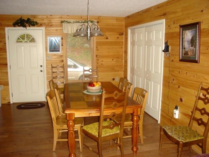 Cabins (Elk Park, North Carolina, United States)