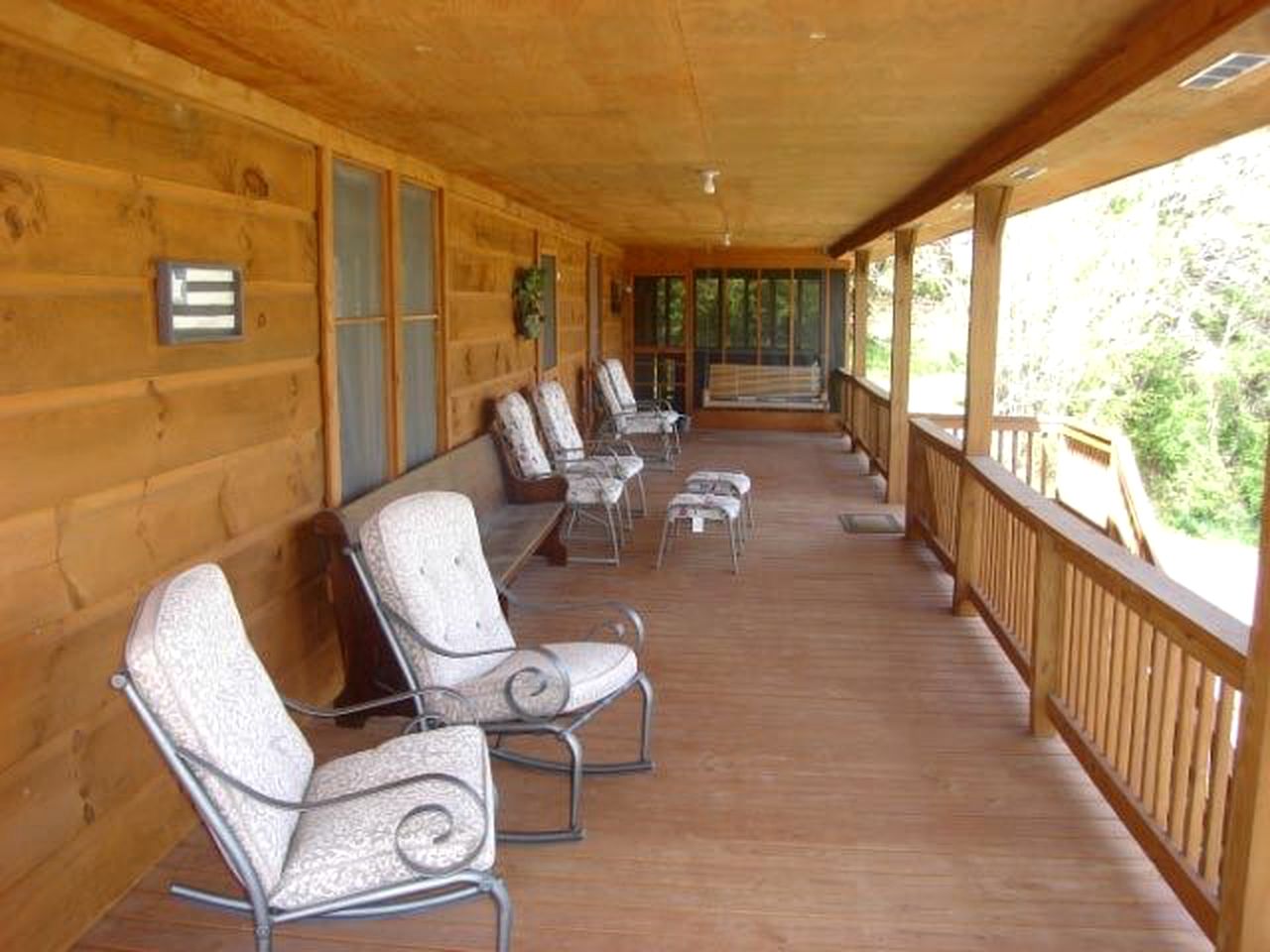 Large Camping Cabin with a Hot Tub near Beech Mountain, North Carolina