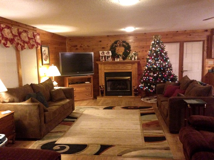 Cabins (Elk Park, North Carolina, United States)