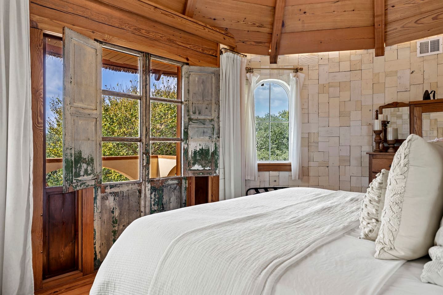 Enchanting Turret-Style Tower with Hot Tub & Fairytale Design near Fredericksburg, Texas